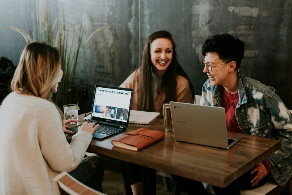 3 women working together