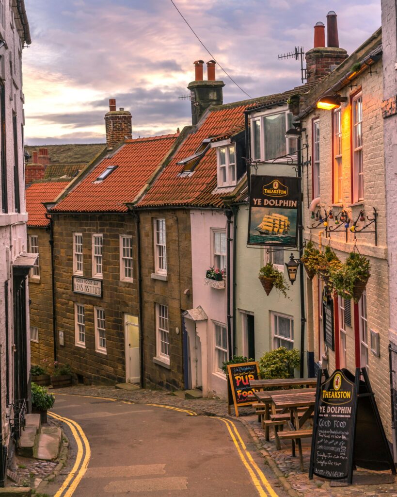 Picture of a pub at the top of a windy narrow lane